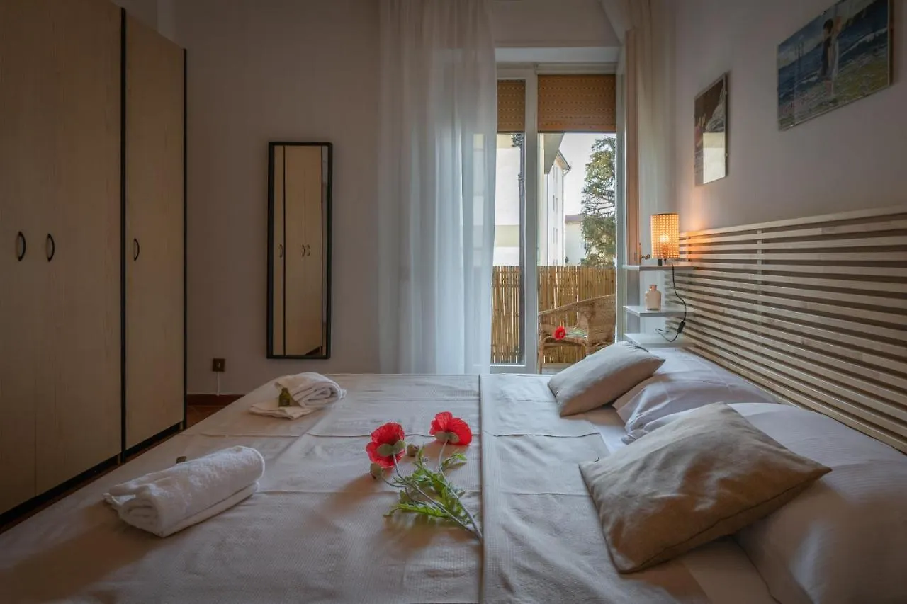 La Casa Di Lucca With Private Parking Apartment Italy