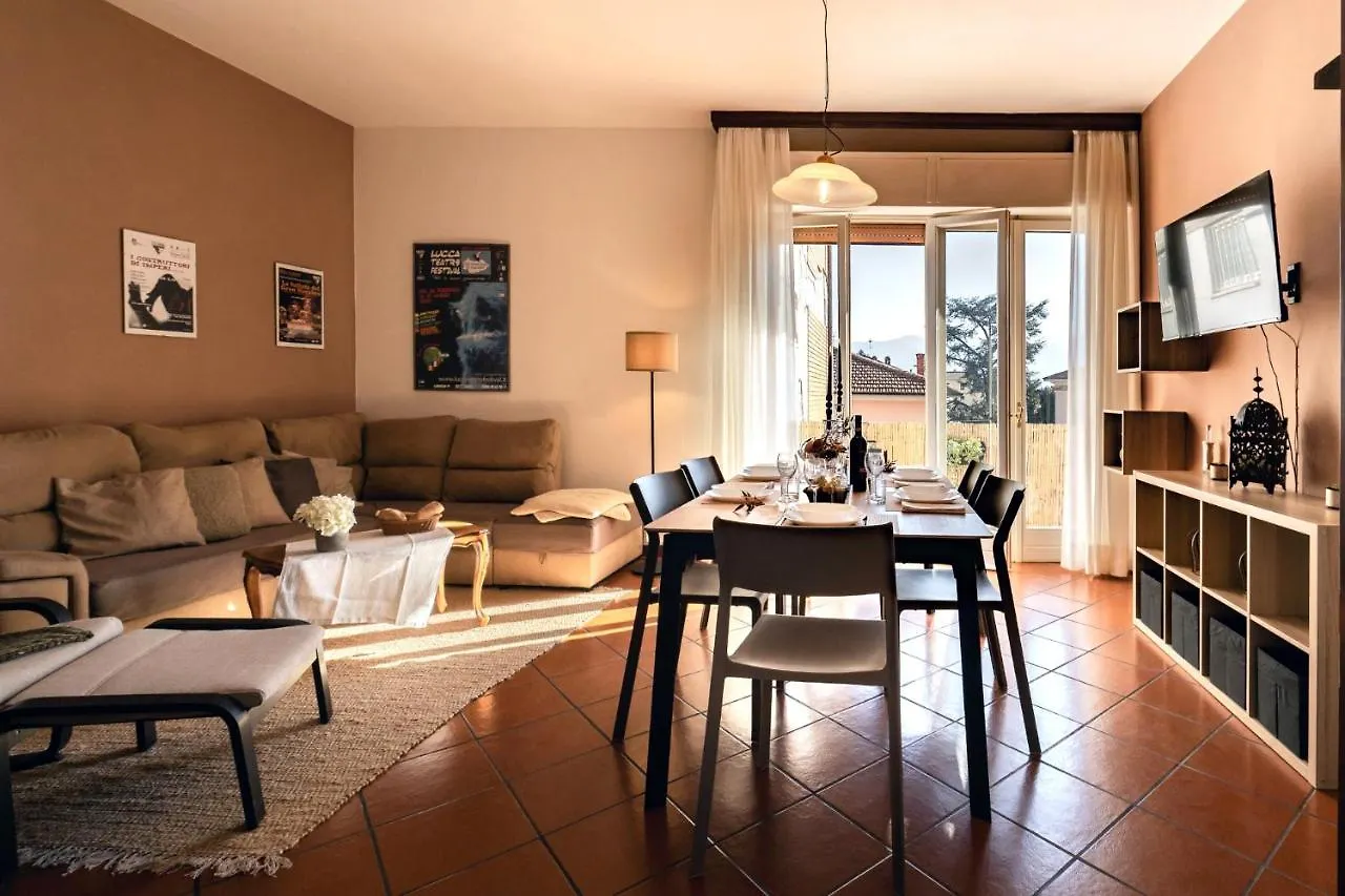 La Casa Di Lucca With Private Parking Apartment 0*,  Italy