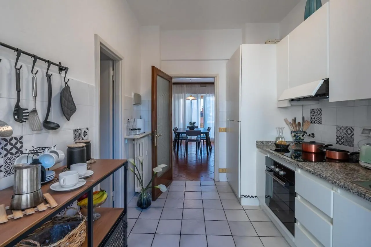 La Casa Di Lucca With Private Parking Apartment Italy