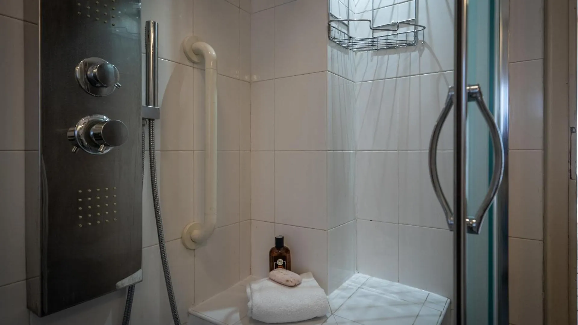 La Casa Di Lucca With Private Parking Apartment Italy